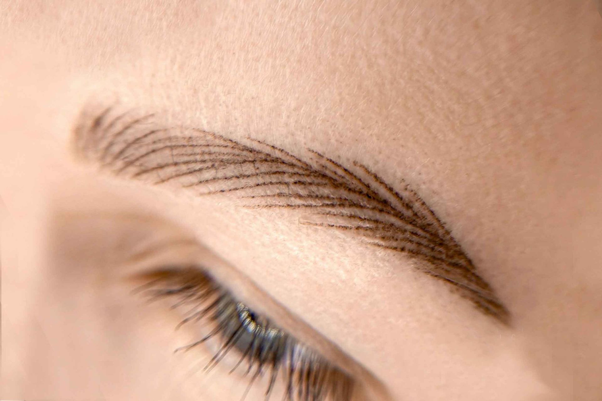 Permanent makeup Hairstroke Technique